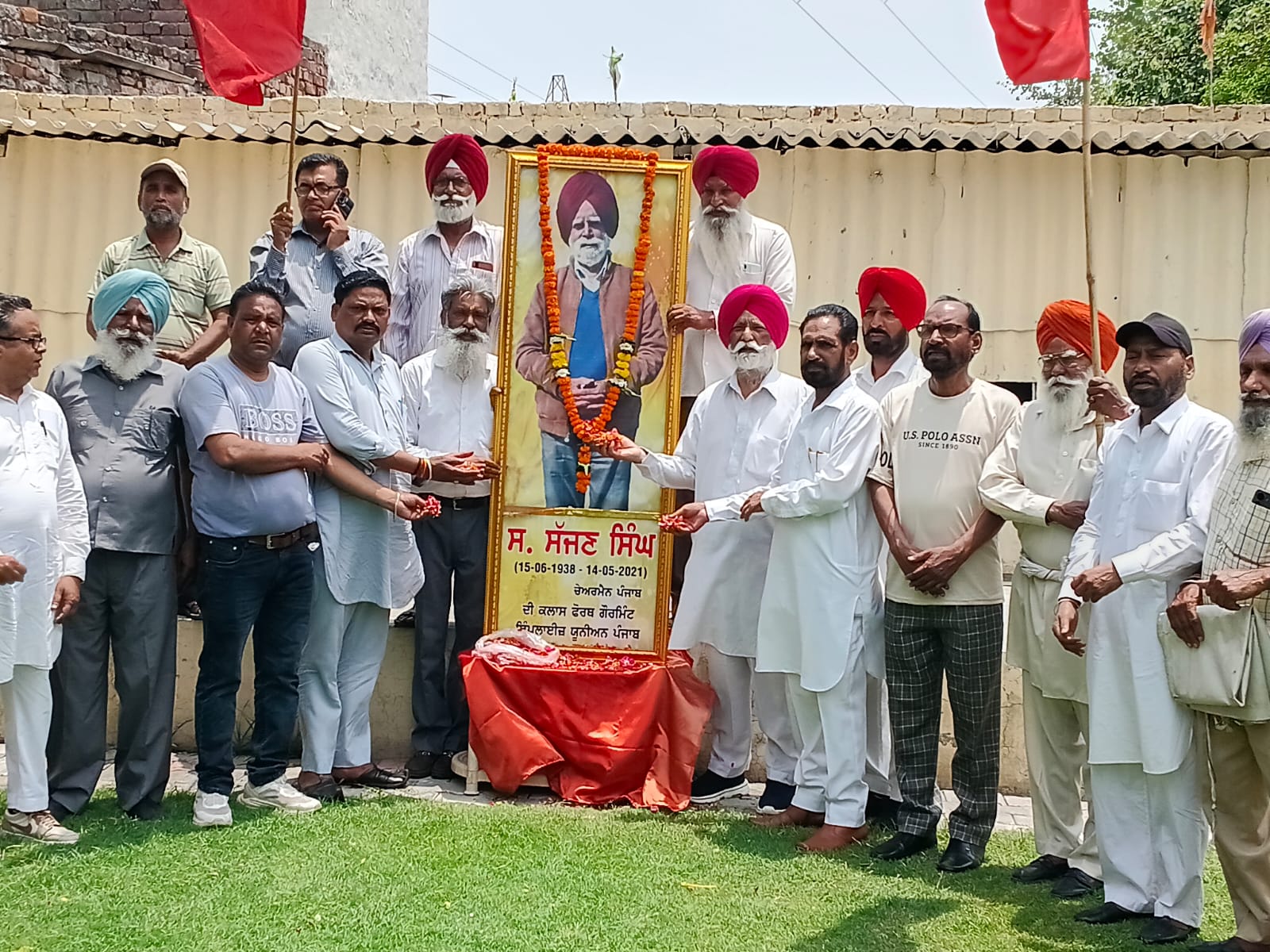 Employees and pensioners observed the fourth death anniversary of late Comrade Sajjan Singh-Darshan Lubana.
